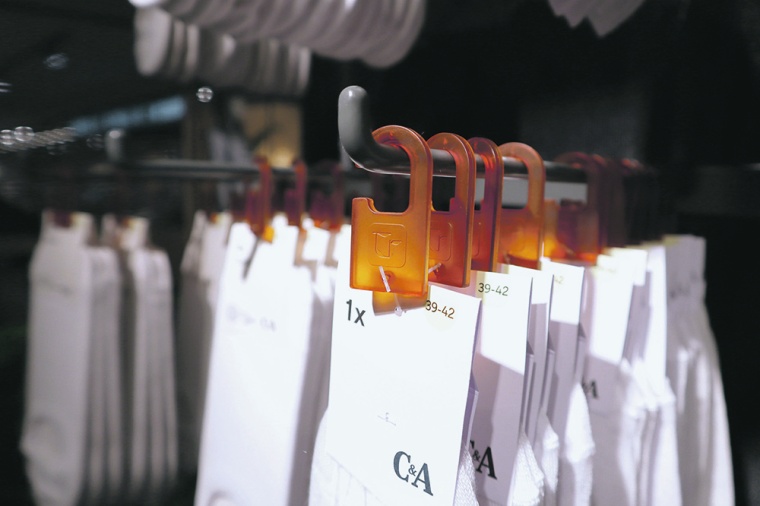 An injection-molded hook that is made of Traceless material. | © Traceless...